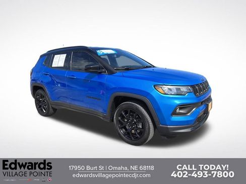 Used 2024 Jeep Compass Latitude AWD/4WD image 1