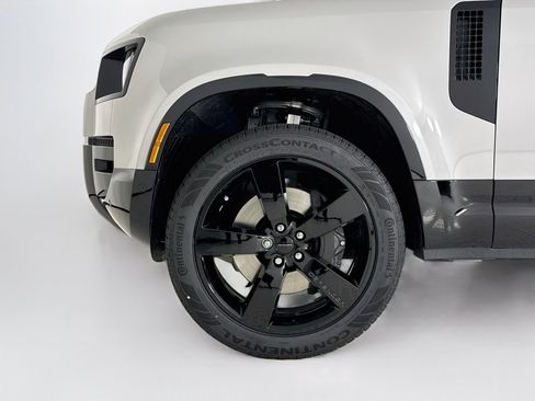 Used 2026 Land Rover Defender 110 X-Dynamic SE AWD/4WD image 28