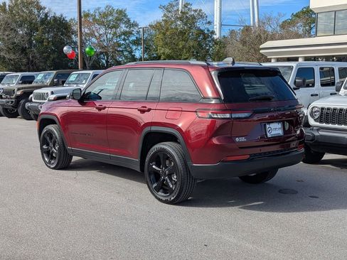 New 2025 Jeep Grand Cherokee Altitude RWD image 7