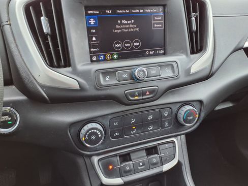 Used 2023 GMC Terrain SLE image 23