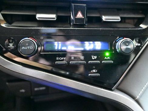 Used 2024 Toyota Camry SE image 29