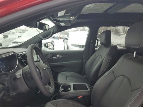 New 2026 Chrysler Pacifica Select image 17