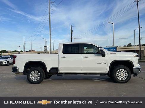 Used 2025 Chevrolet Silverado 2500 LT image 2
