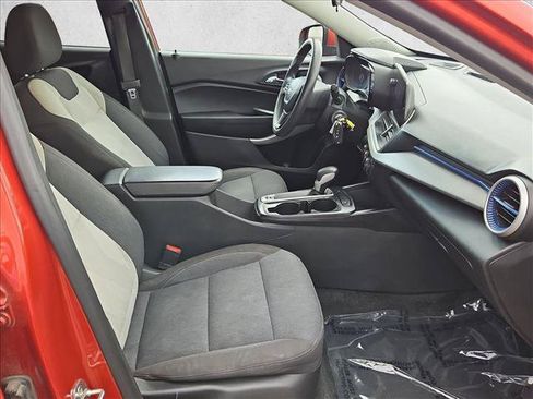 Used 2024 Chevrolet Trax LS w/ LS Convenience Package FWD image 26