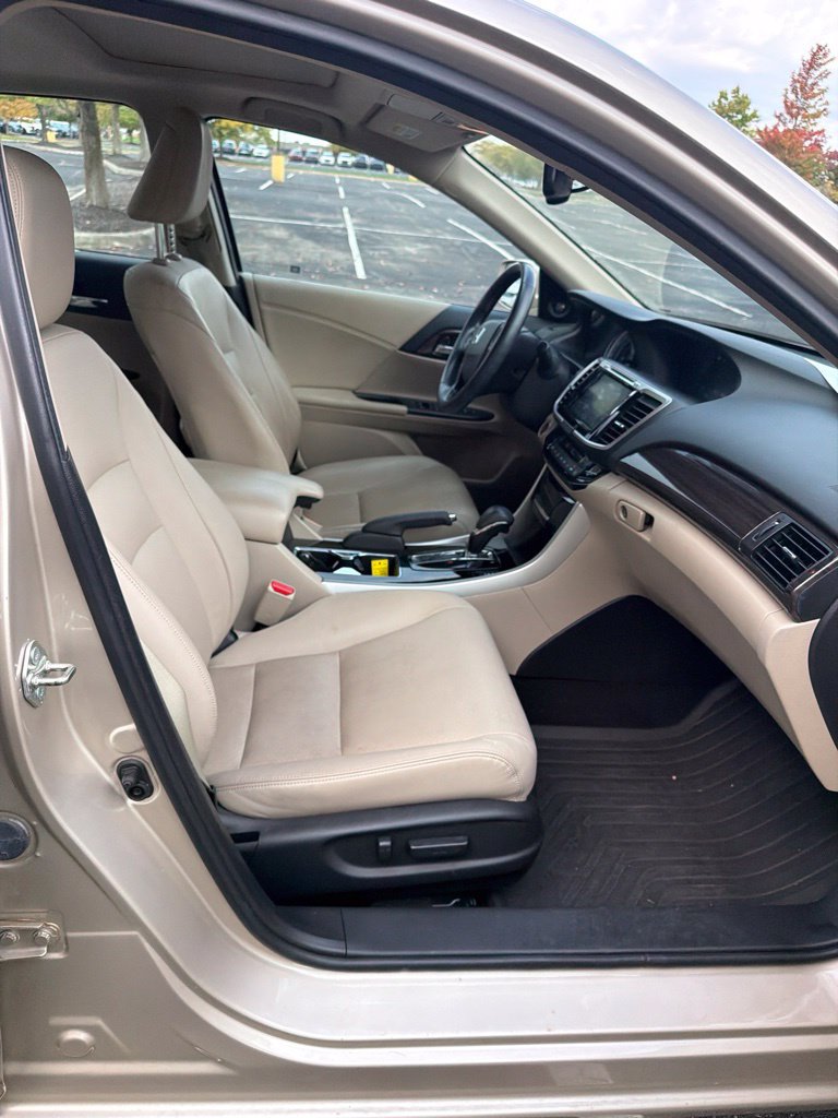 Used 2017 Honda Accord EX-L image 33
