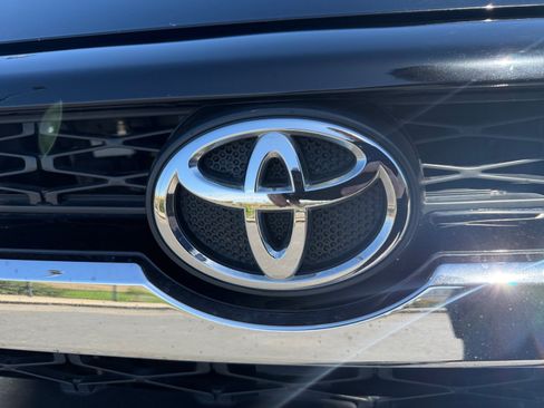 Used 2019 Toyota 4Runner Limited w/ Four Season Floor Mat Package AWD/4WD image 22