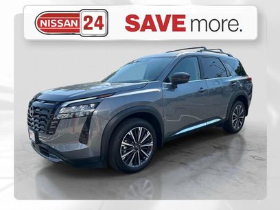 New 2026 Nissan Pathfinder Platinum w/ Cargo Package