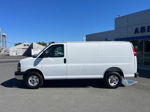 Used 2025 Chevrolet Express 2500 w/ Driver Convenience Package RWD image 8