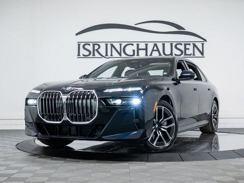 Used 2025 BMW 760i xDrive w/ Executive Package image 32