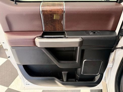 Used 2015 Ford F150 Platinum w/ Equipment Group 701A Luxury image 17