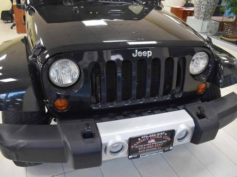 Used 2013 Jeep Wrangler Unlimited Sahara w/ Connectivity Group AWD/4WD image 49
