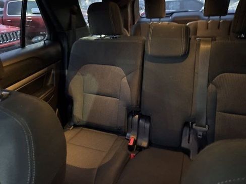 Used 2018 Ford Explorer XLT image 29