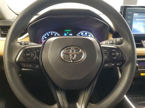 Used 2020 Toyota RAV4 XLE image 19
