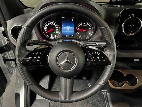 Used 2025 Mercedes-Benz Sprinter 2500 image 25