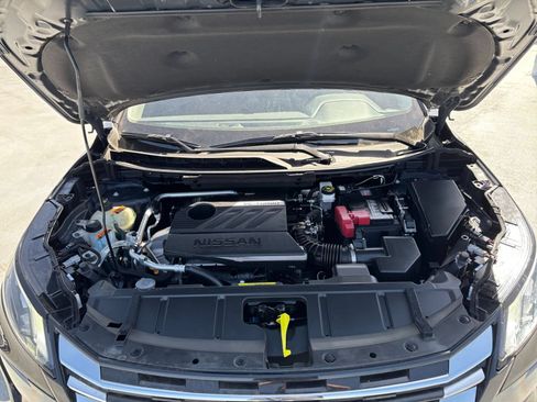 Used 2025 Nissan Rogue SV FWD image 33