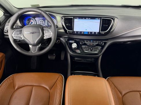 Certified 2024 Chrysler Pacifica Pinnacle image 12