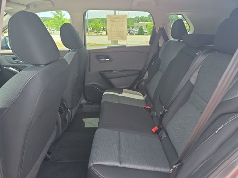 Used 2023 Nissan Rogue SV FWD image 13