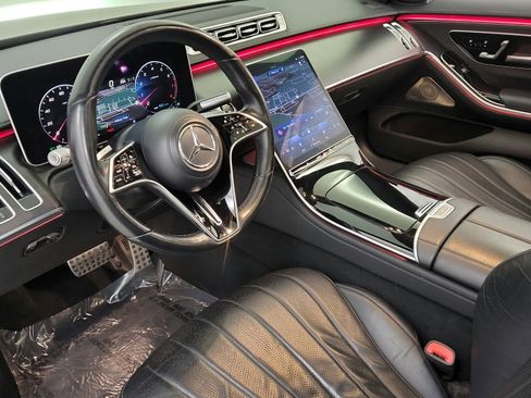 Used 2022 Mercedes-Benz S 500 4MATIC w/ AMG Line Package image 16