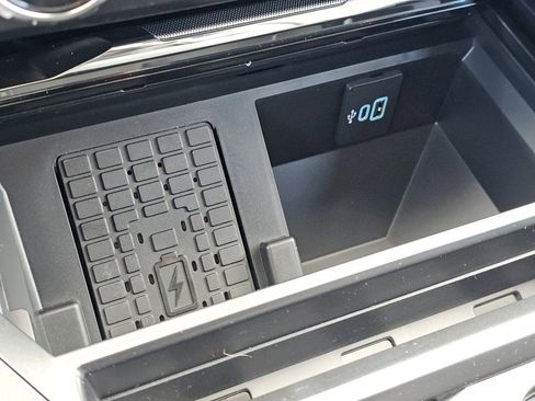 New 2026 Ford F250 Lariat w/ Black Appearance Package image 21