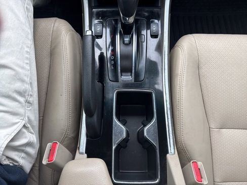 Used 2017 Honda Accord EX-L image 25