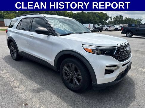 Used 2021 Ford Explorer XLT w/ Equipment Group 202A RWD image 2