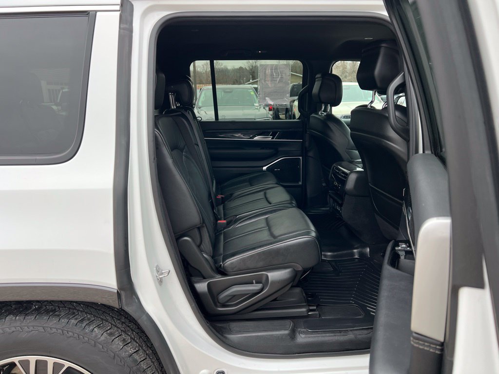 Used 2022 Jeep Wagoneer Series III AWD/4WD image 19