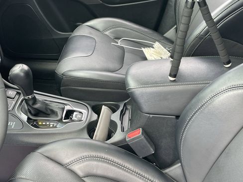 Used 2022 Jeep Cherokee Limited AWD/4WD image 20