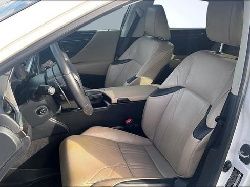 Used 2019 Lexus ES 300h w/ Accessory Package 2 image 24