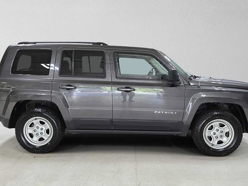 Used 2017 Jeep Patriot Sport w/ Power Value Group AWD/4WD image 2