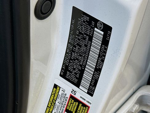 Used 2025 Toyota Camry SE image 12