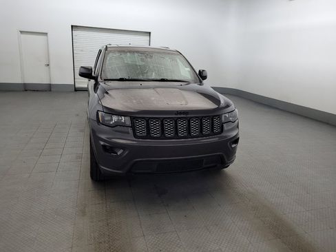 Used 2017 Jeep Grand Cherokee Altitude AWD/4WD image 14