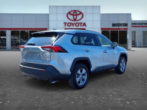 Certified 2022 Toyota RAV4 XLE w/ Convenience Package AWD/4WD image 6