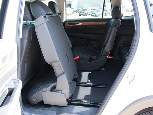 Certified 2026 Volkswagen Atlas SE FWD image 30