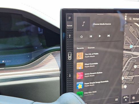 Used 2024 Tesla Model X AWD/4WD image 15