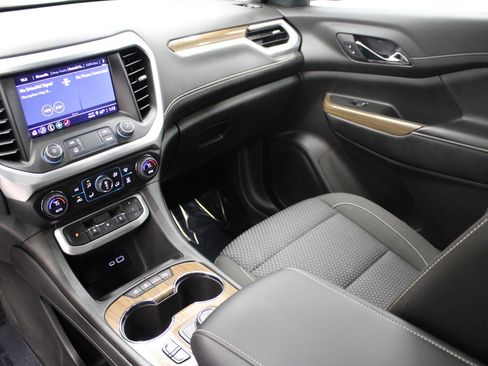 Used 2023 GMC Acadia SLE w/ Driver Convenience Package image 26