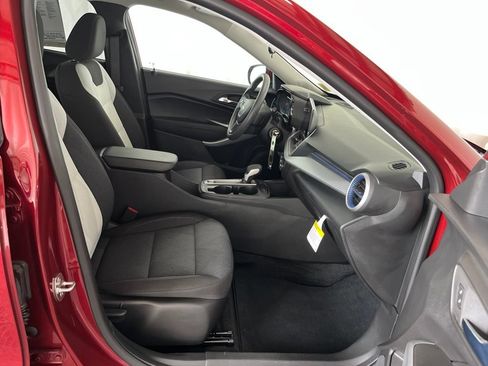 Used 2024 Chevrolet Trax LS w/ LS Convenience Package FWD image 19