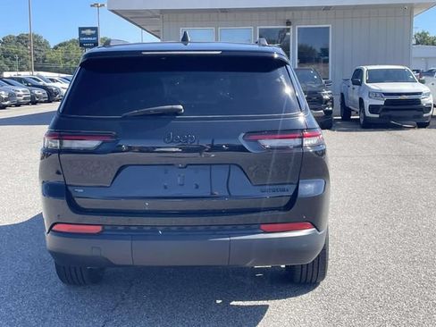 Used 2022 Jeep Grand Cherokee L Limited w/ Black Appearance Package RWD image 5