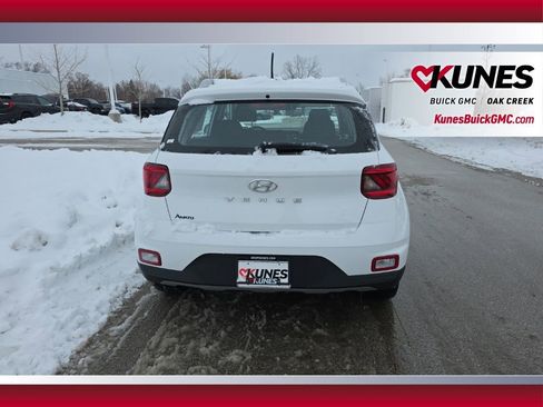 Used 2023 Hyundai Venue SEL image 5