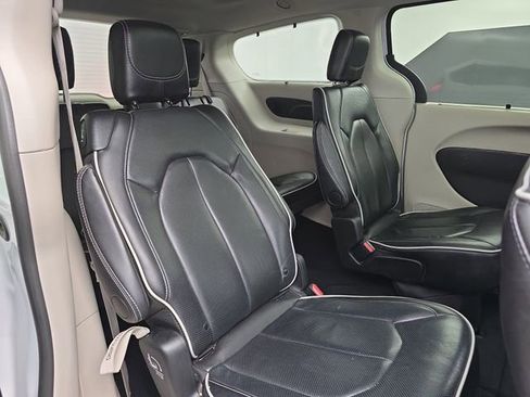Used 2024 Chrysler Pacifica Limited image 51