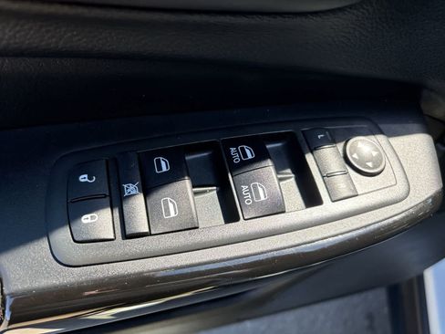 Certified 2019 Jeep Cherokee Latitude Plus AWD/4WD image 8