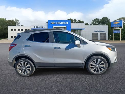 Used 2022 Buick Encore Preferred image 3