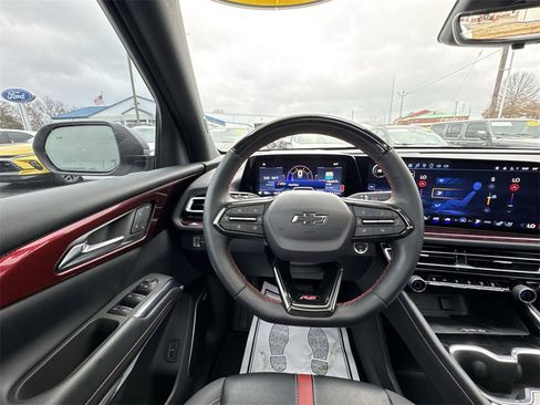 Used 2025 Chevrolet Traverse RS image 14