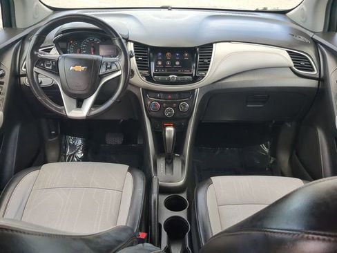 Used 2021 Chevrolet Trax LT w/ LT Convenience Package image 15