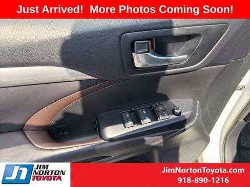 Used 2016 Toyota Highlander XLE FWD image 11
