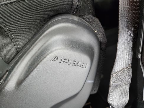 Used 2018 Jeep Wrangler Unlimited Sahara image 36