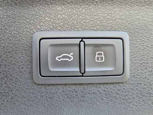 Used 2018 Audi Q3 2.0T Premium w/ Convenience Package image 17