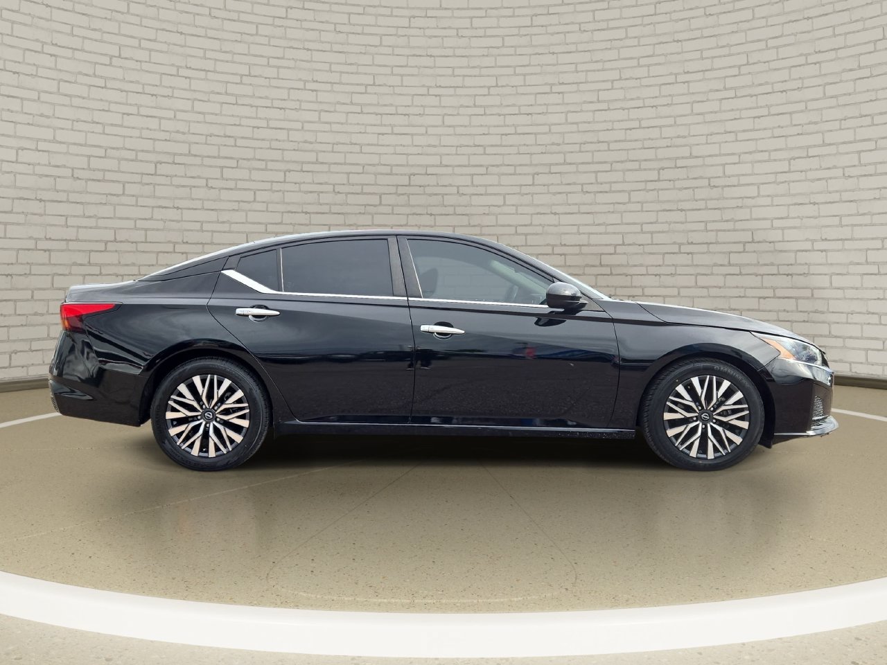 Used 2023 Nissan Altima 2.5 SV FWD image 4