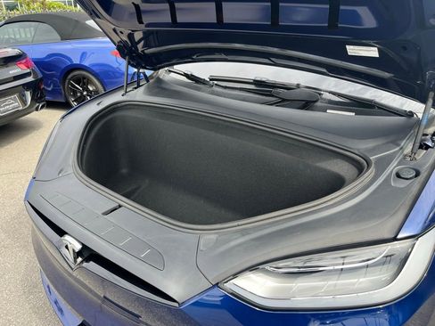 Used 2023 Tesla Model X image 4