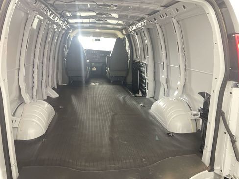 New 2025 GMC Savana 3500 Extended w/ Driver Convenience Package image 22