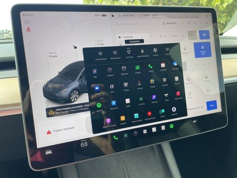 Used 2024 Tesla Model Y Long Range image 18